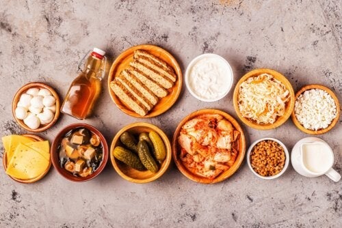 腸の健康を改善する9つの発酵食品