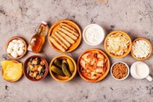 腸の健康を改善する9つの発酵食品
