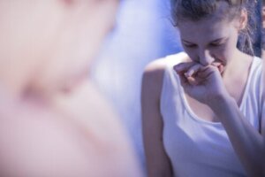 安全な嘔吐の誘発方法