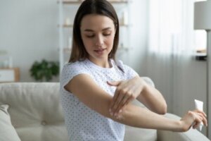 【肌の微生物叢のケア】すべての細菌が悪いわけではないんです