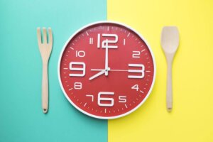 正しい食事のタイミングっていつ?