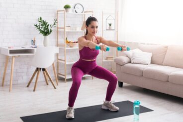 腹筋に効くダンベルエクササイズ13種