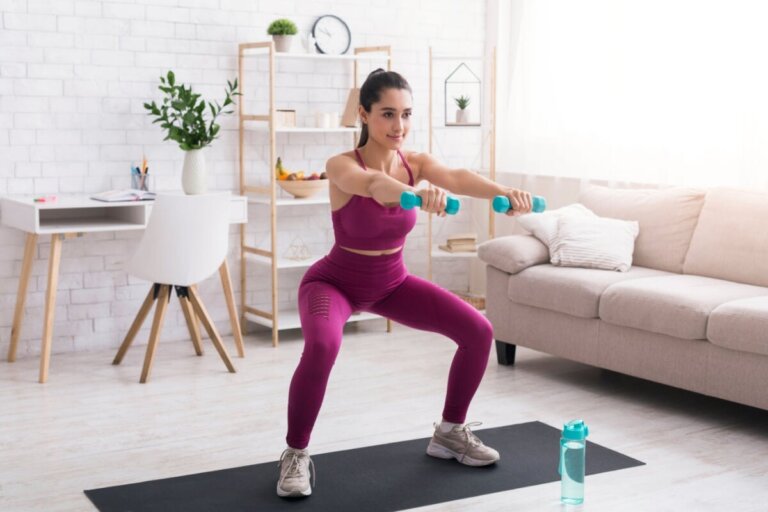 腹筋に効くダンベルエクササイズ13種