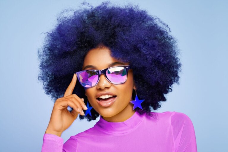 あなたの美しさを引き立てる、褐色肌向けの15のヘアカラー